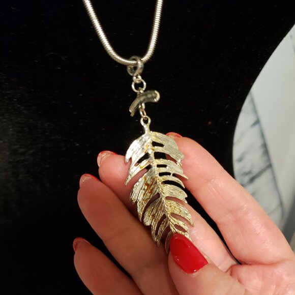 Leaf Silver Coloured Necklace - Picture 3 of 5